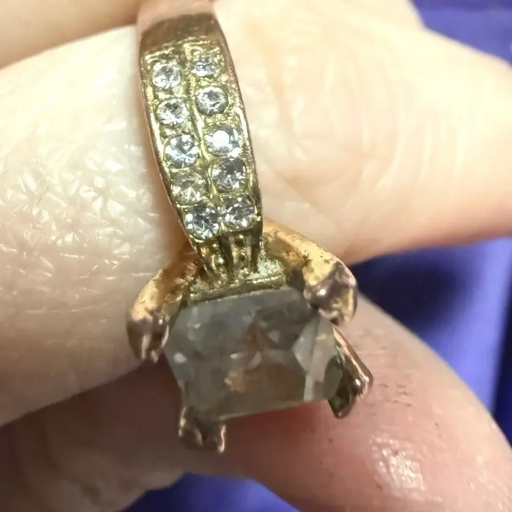 🧚🏻‍♀️ Vintage Style Statement Ring Size 7.5 Square Cut Gold Tone Distressed Look